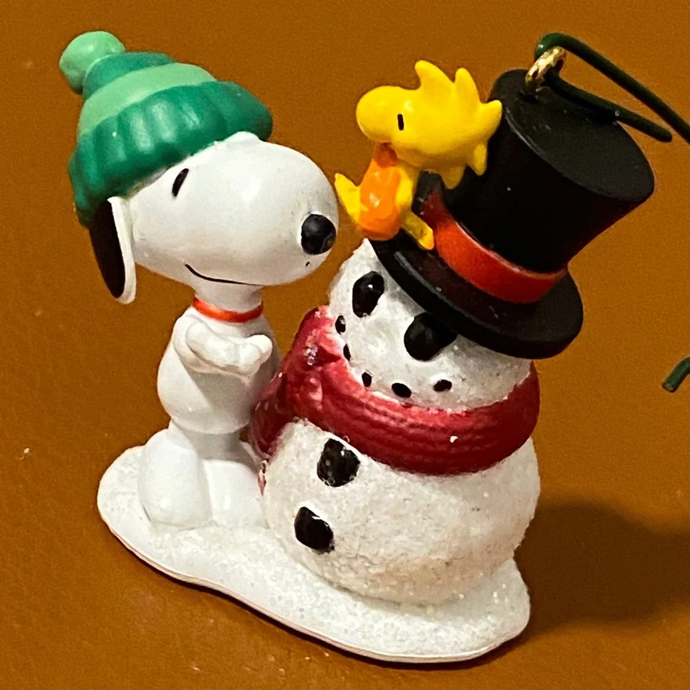 Hallmark Keepsake 2008 Winter Fun With Snoopy Peanuts Miniature Ornament 11th